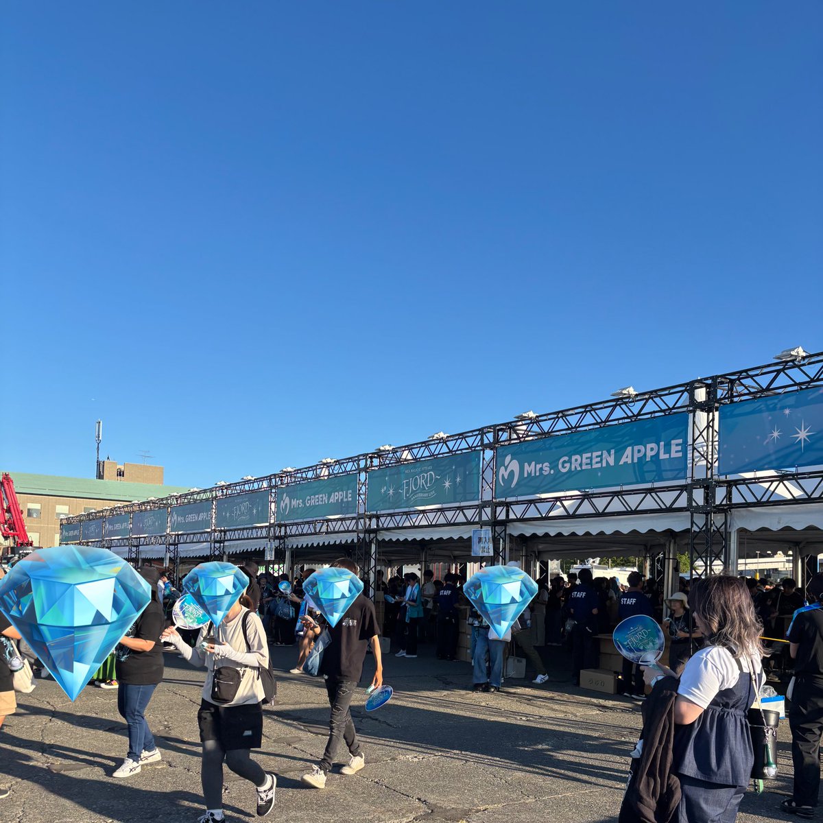 mga1002's tweet photo. 入場時と退場時でステージ側の表示変わってたの気づいた人いる？？🤭
こういう所も好きだー☺️ https://t.co/hNnjceau3Q