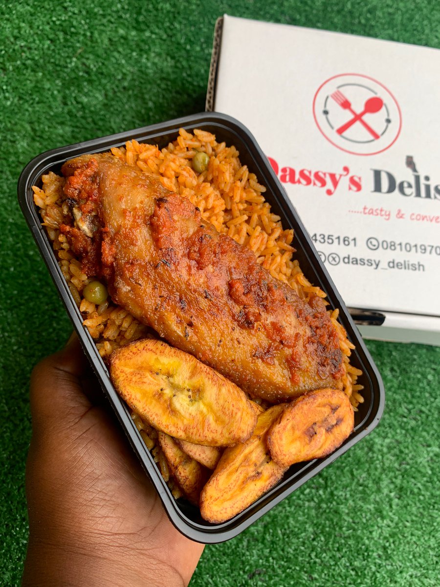 Whunmi__'s tweet image. Happy New Week, Fam! 🙏❤️

May this week bring you favour, alert, and peace 😅🍛
While God handles the blessings, let @DassyDelish handle your food cravings from Jollof Rice to Fried Rice, we dey for you!

DM/Click on WhatsApp link in bio to place order 

📍Ojodu Berger, Lagos