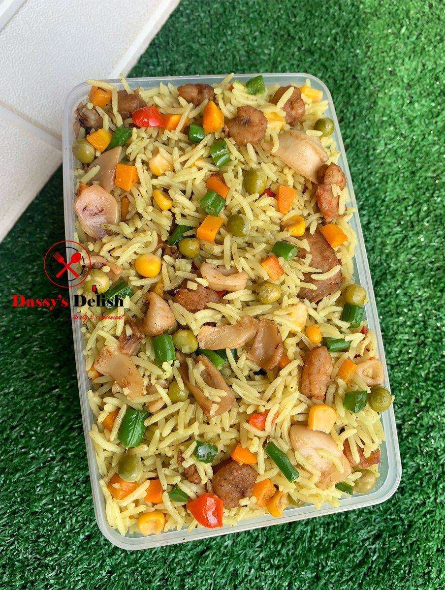 Whunmi__'s tweet image. Happy New Week, Fam! 🙏❤️

May this week bring you favour, alert, and peace 😅🍛
While God handles the blessings, let @DassyDelish handle your food cravings from Jollof Rice to Fried Rice, we dey for you!

DM/Click on WhatsApp link in bio to place order 

📍Ojodu Berger, Lagos
