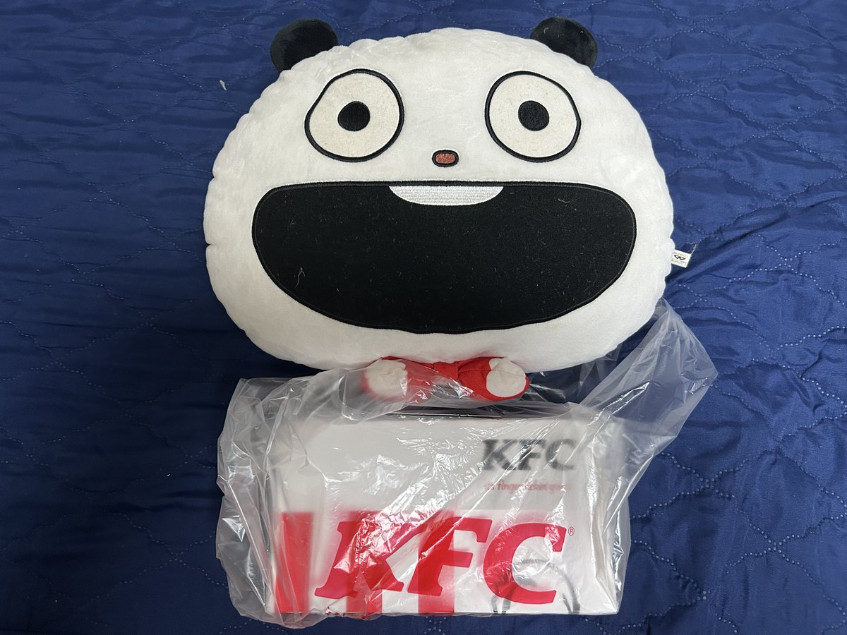 tannokasa5's tweet image. 夕方KFCから28日は「とり日パック」5ピース1,100円ってメールが来て、つい買ってしまいました🐔

約1,100kcal🐷

プラスビール３本🍺