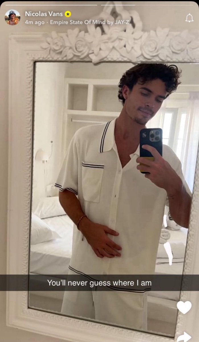 synthesin's tweet image. look at him growing out that stubble, just think abt the devastation itll case when he shaves. ima be up 1000