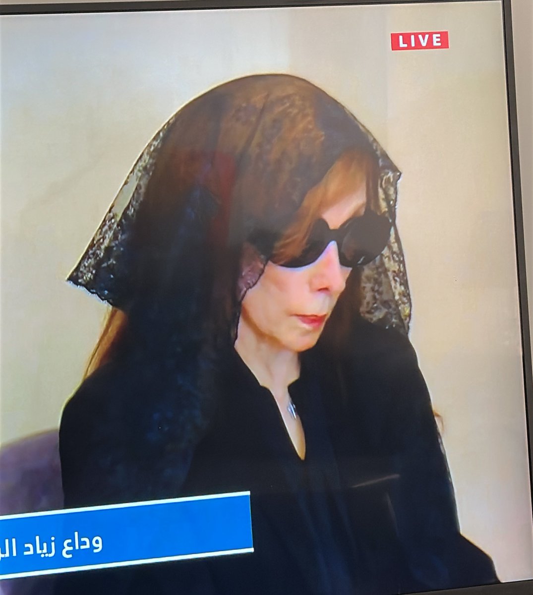 sami1jawad's tweet image. سمحولي والله ع قد ما زعلانين عليها وع زياد
بس انا مبسوط مبسوط لاني عم شوف فيروز مبسوط واليوم عيد لانها معنا وبينا وبين كل لبنان واكيد كنا منحب نشوفا ب مناسبه احسن 🩶
اي هيدي فيروز لبنان ، سمحولي 🖤🙏🏻 كون مبسوط ب شوفتا .
#فيروز