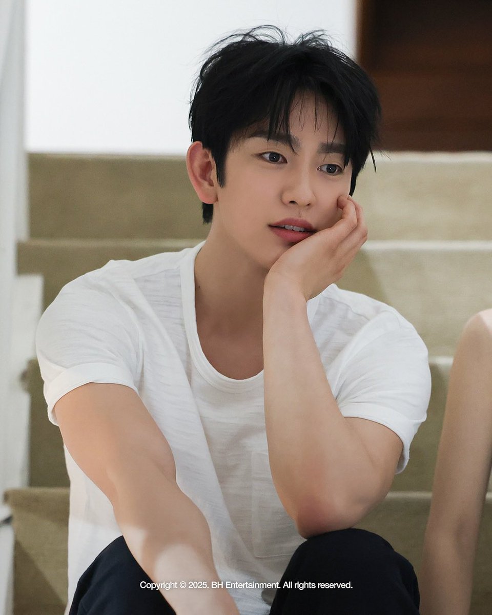2ndstep_'s tweet image. 너무 예쁘게 생긴 녕냥이..