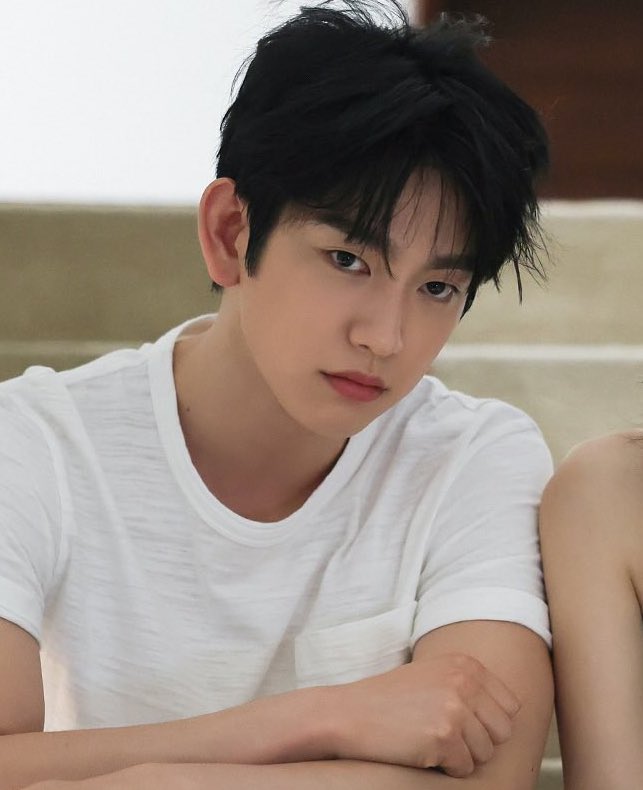 2ndstep_'s tweet image. 너무 예쁘게 생긴 녕냥이..