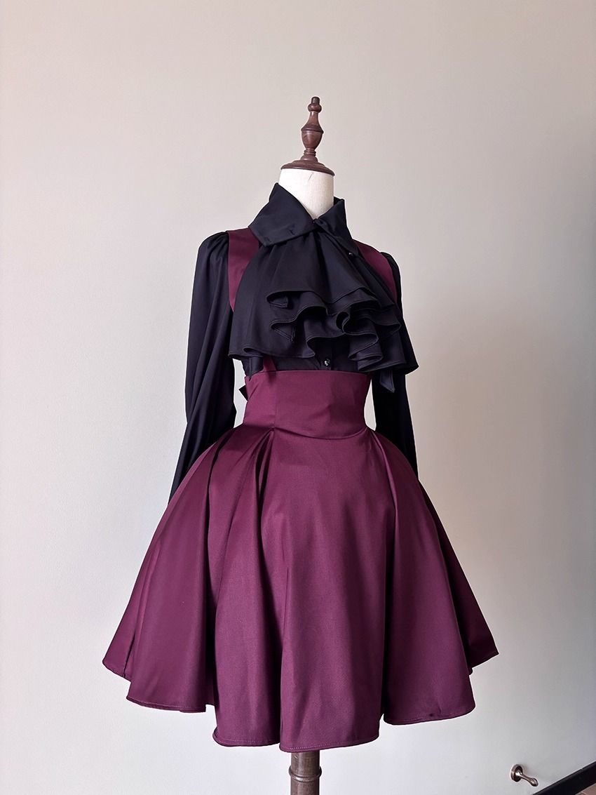 ManusxMachina's tweet image. 西洋貴族のストラップスカート 
manus-machina.com/collections/ne… 
クラシカルで華やかな存在感を放つ、ドールライクなストラップスカート。ウエストをしっかりとマークするコルセット風の切り替えと、広がりのあるフレアシルエットが特徴的。美しい立体感と品格を演出してくれる。