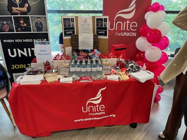 UniteWestMids's tweet image. Our reps at Coventry Building Society ran a brillant store in the workplace for Wellness Day. Fantastic to see our reps highlighting the issue of Mental Health and Wellness in the workplace.