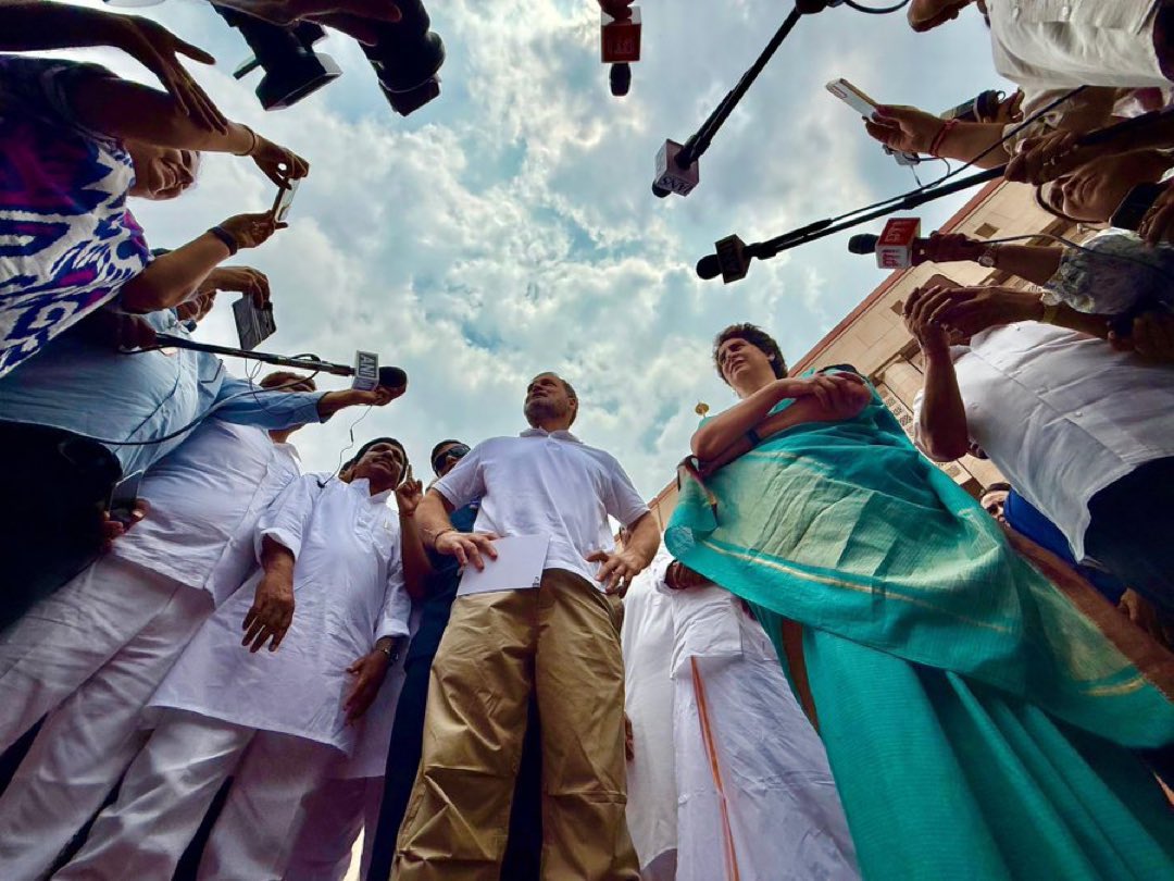 matiyamet_'s tweet image. फ़ोटो नेचुरल तरीके से लेना चाहिए, और वातावरण गन्दा रहने दे।

रिपोर्टर : कैमरा मेन बंदबुड़बक के साथ मैं मटियामेट!