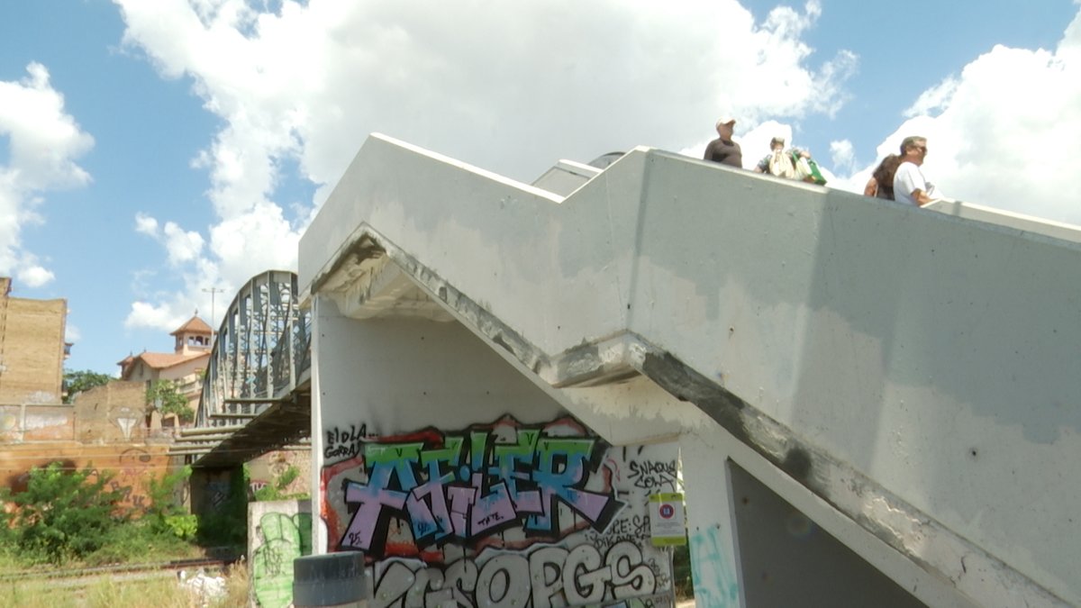 lhdigitalh's tweet image. #CiutatLH Protesta per reclamar millores al Pont d’en Jordà i el seu entorn
▶️La plataforma Defensem el Castell de Bellvís @ElBellvis (@ACBALAT ) denuncia la “degradació alarmant” de la zona
lhdigital.cat/noticies/prote…