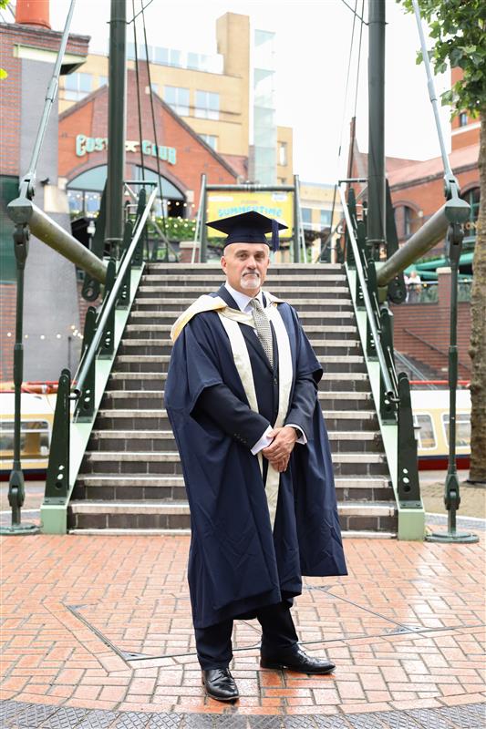 Alumnus finally graduates 10 years after completing studies at BCU 🎓👏

Ed O’Driscoll was unable to attend his graduation ceremony, after his father sadly passed away on the day that he was due to graduate from BCU.  

📰 Read more:
bcu.ac.uk/alumni/communi…