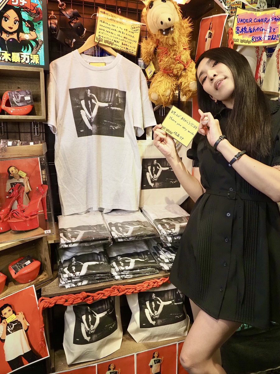 SM界のカリスマ女王佐藤リナ様がヴィレッジヴァンガード 渋谷本店に