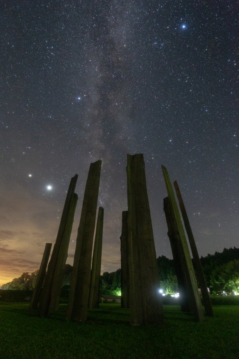 フォロワーさん8万名のお礼として、能登の星空の壁紙をプレゼントします。
1.恋路海岸(石川県能登町)
2.星の観察館「満天星」(能登町)
3.見附島(珠洲市)
4.真脇遺跡(能登町)

（個人で楽しむ範囲でご利用ください。SNSに投稿したり、他の方への配布はご遠慮ください。)