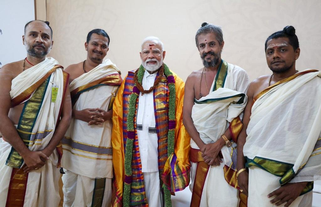 AdiseshC's tweet image. Narendra Modi sir say gratitude to shree subramaniam Swamy Anna because of Swamy Anna only RAM temple in Ayodhya has come Lord Nataraj has sent Swamy Anna as his Messenger and saved Deekshitars Swamy Anna is Shiva's blessings for BHARAT MATHA CR ADISESH Bangalore