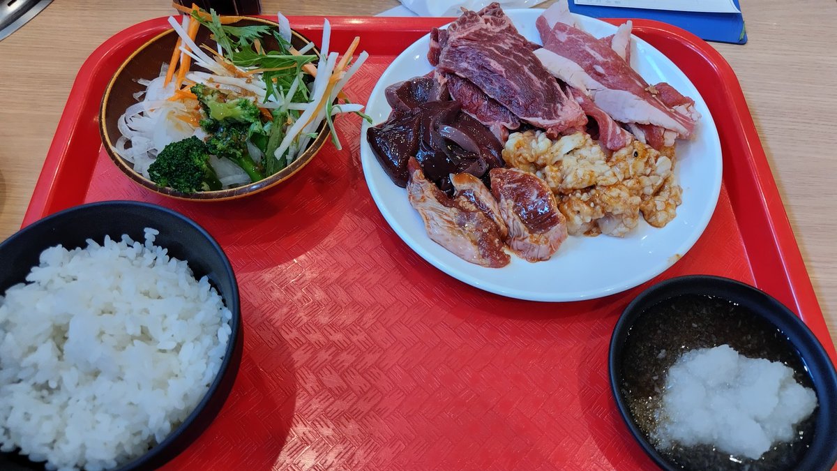 type18_scoutcub's tweet photo. クロスカブ36063km、オイル交換〜♪
あっ…あ？うそ…なんでなんでねぇなんで？ドレンボルトさん返事をしてよ！
修理開始は早くて盆明けだそうです🥺
もう何もかもがどうでも良くなったので焼肉ならぬヤケ肉🤭 https://t.co/Tg66IDSPqZ