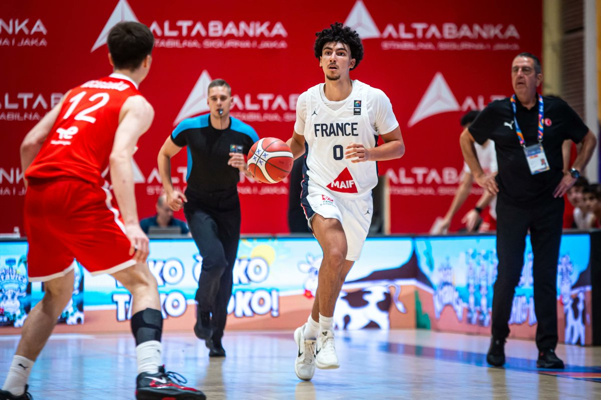 Be_BasketFr's tweet image. 🚨 Coup dur pour les Bleuets à l’EuroBasket U18 : Adam Atamna est forfait pour la suite de la compétition après un coup reçu au visage en début de match contre la Turquie. 🏥

Le futur arrière de @LDLCASVEL avait pourtant brillé face à la Suède. 

🗞️ bebasket.fr/adam-atamna-fo…
