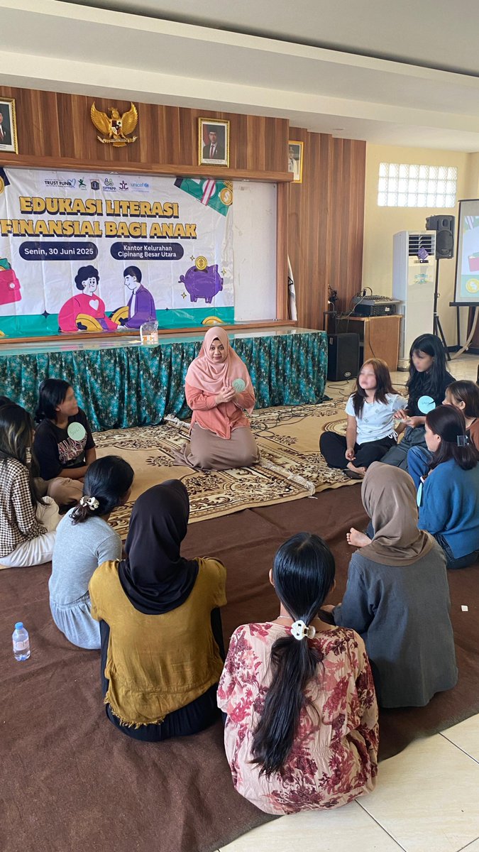 In high-risk areas of Jakarta, outreach teams are creating safe spaces where children can talk about their challenges and aspirations.

With <a href="/ECPAT_Indonesia/">ECPAT Indonesia</a> and support from <a href="/unvtf_tip/">UN Trust Fund for Victims of Human Trafficking</a>, survivors and at-risk youth receive long-term care, home visits, and encouragement to pursue