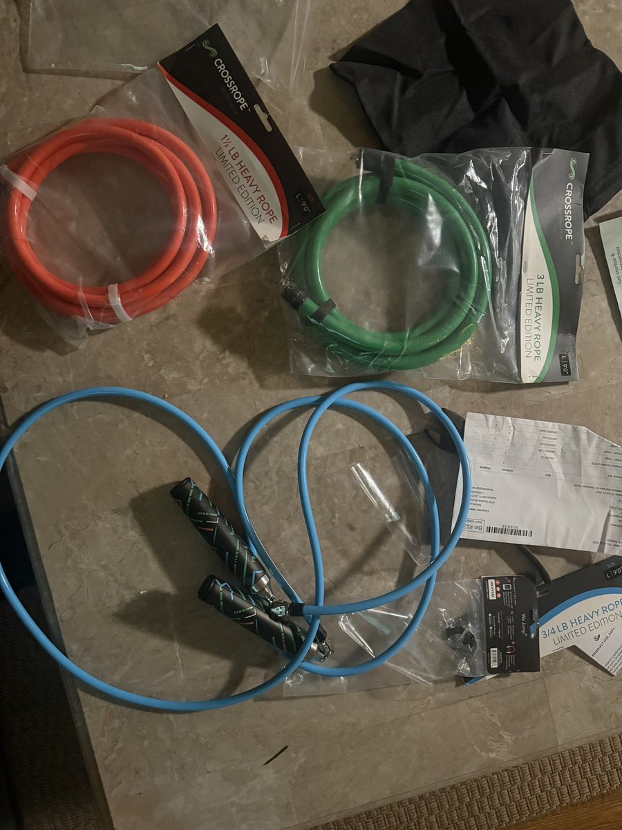 FMLkendal's tweet image. Incredibly grateful to hit 300 followers as my new jump rope came in.
Float like a #butterfly friends.
Be like #water friends.
#crossrope #readytobrawl