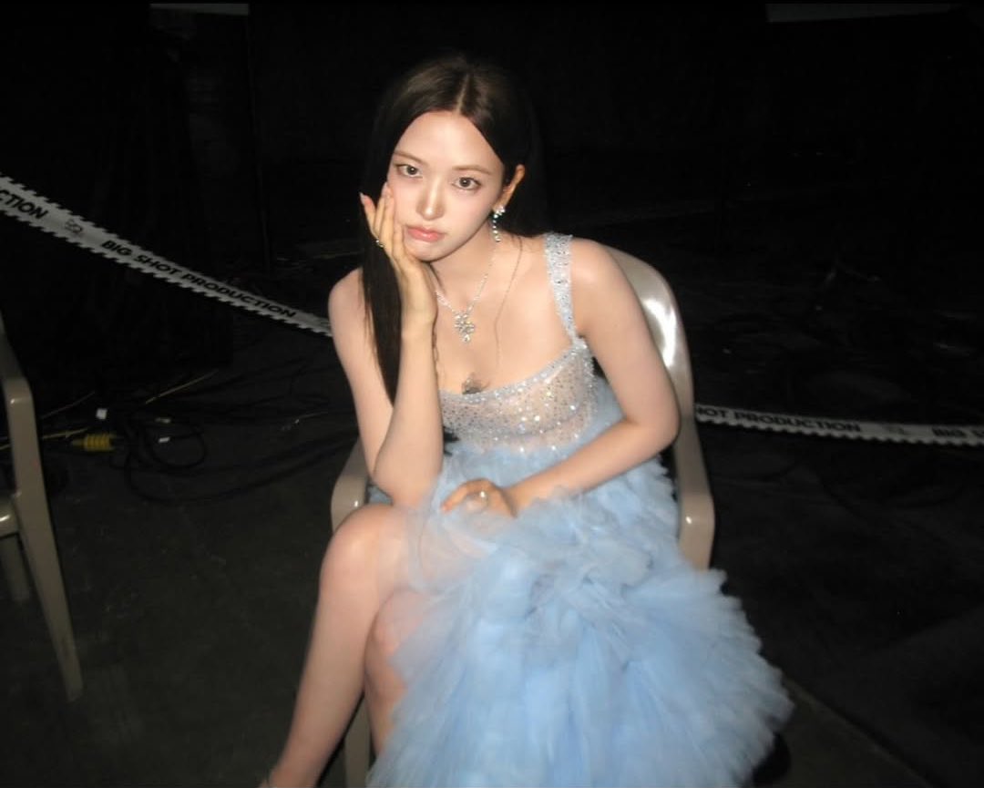 iveonic's tweet image. ALL IN THE SAME POST AN YUJIN YOU ARE CRAZY