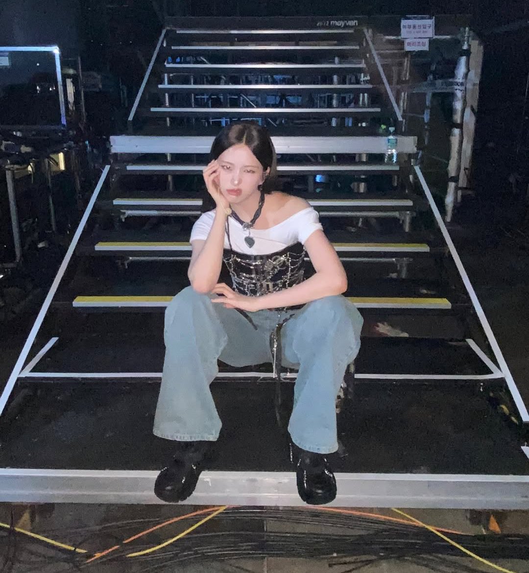 iveonic's tweet image. ALL IN THE SAME POST AN YUJIN YOU ARE CRAZY