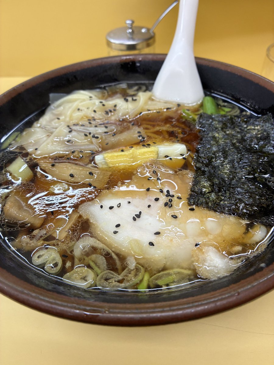 MadoWindahead's tweet image. 副都心線止まってるらしく荻窪経由で帰る　まずはラーメン十八番