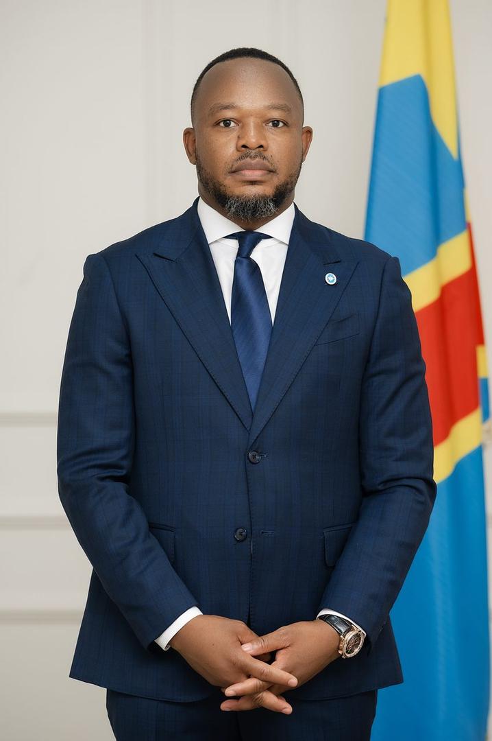 #RDC | <a href="/Tobie_Kayumbi/">TOBIE KAYUMBI</a>
"On avance avec discipline et vision, car chaque minute compte et chaque pas est un engagement.
Pendant que les autres critiquent, le visionnaire programme…. #Leadership"