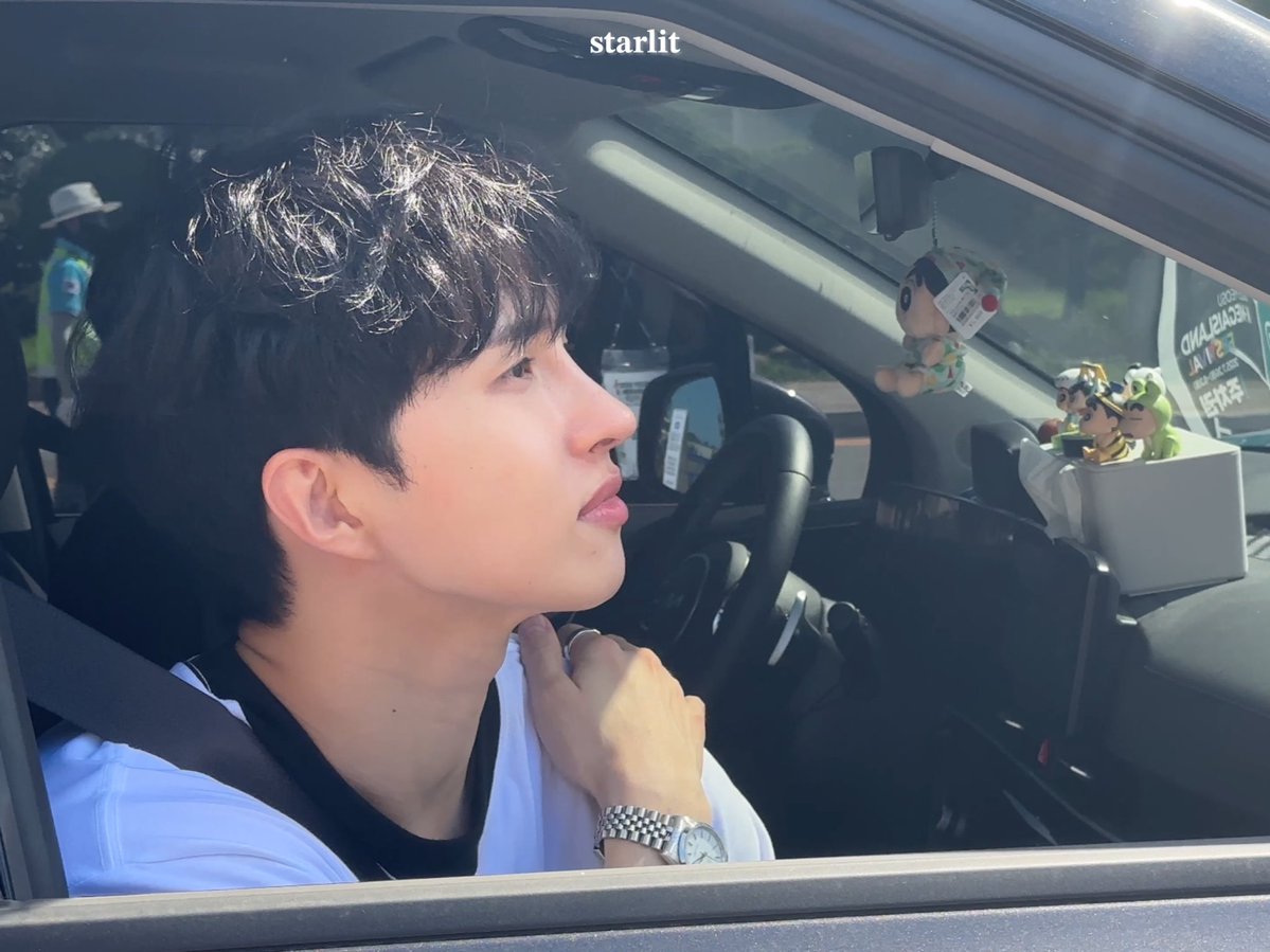 starlixxt's tweet image. 250726 여수 K-메가 아일랜드 페스티벌 퇴근길
😍
#켄 #이재환 #빅스 #KEN #VIXX
@jaehwany0406