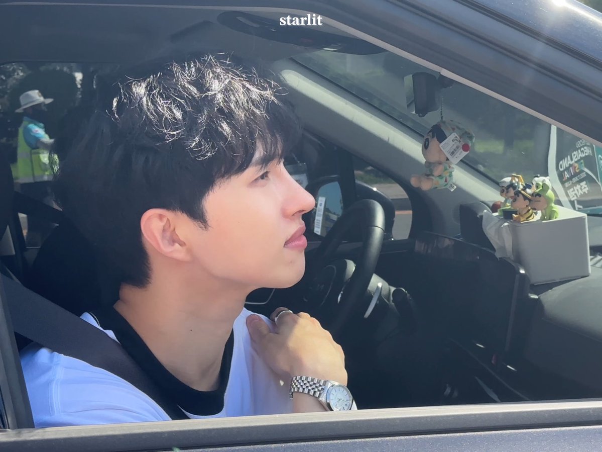 starlixxt's tweet image. 250726 여수 K-메가 아일랜드 페스티벌 퇴근길
😍
#켄 #이재환 #빅스 #KEN #VIXX
@jaehwany0406