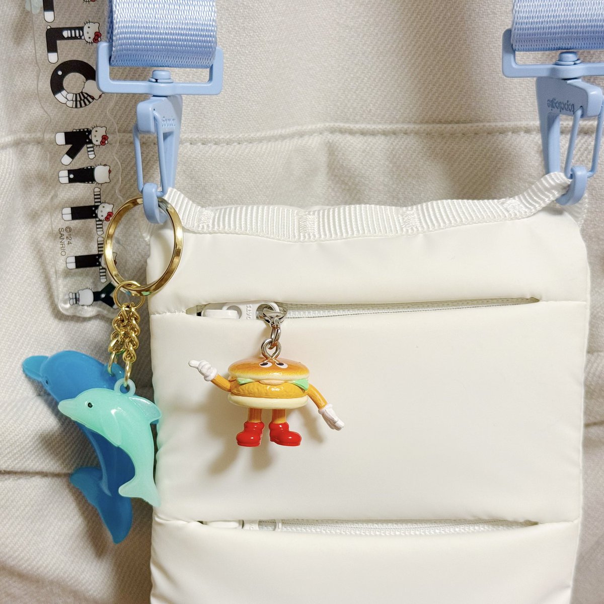 _dottob_'s tweet image. チキンバーガー、色かわいい~