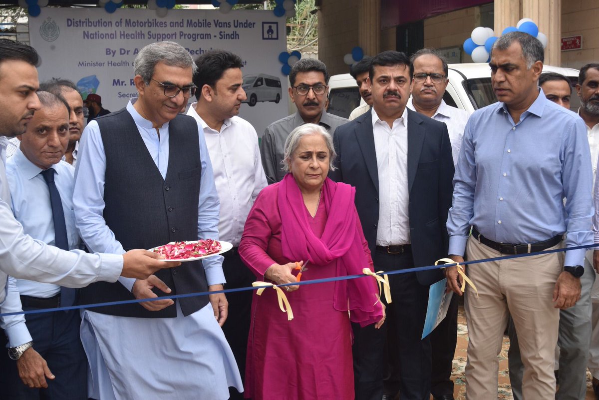sindhinfodepart's tweet image. Sindh Health Minister Dr. @AzraPechuho Distributes Branded Mobile Vans and Motorbikes to Strengthen Routine Immunization in Sindh
In a landmark step to enhance routine immunization outreach across Sindh, Sindh Health Minister Dr. Azra Fazal Pechuho distributed branded mobile…