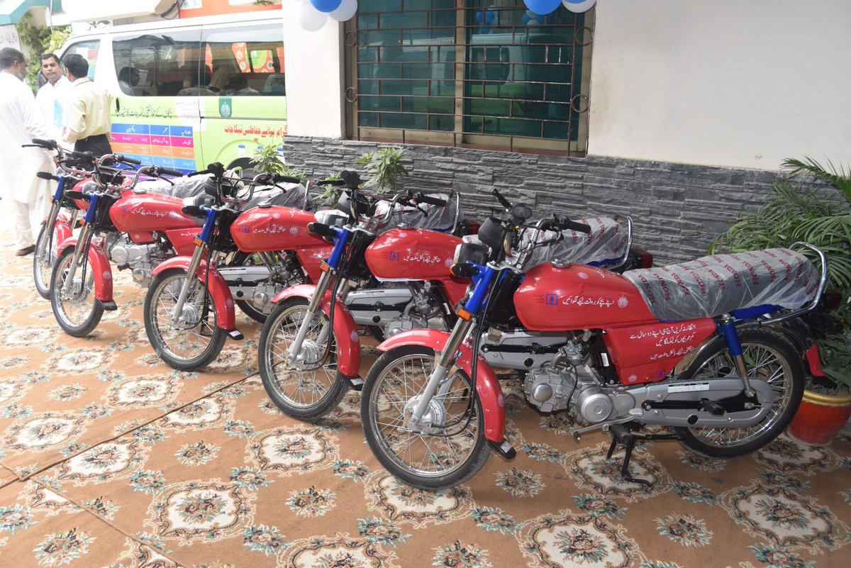 sindhinfodepart's tweet image. Sindh Health Minister Dr. @AzraPechuho Distributes Branded Mobile Vans and Motorbikes to Strengthen Routine Immunization in Sindh
In a landmark step to enhance routine immunization outreach across Sindh, Sindh Health Minister Dr. Azra Fazal Pechuho distributed branded mobile…