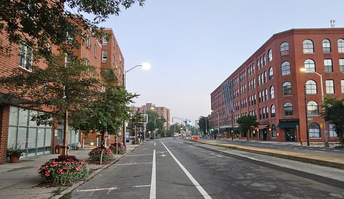 CambridgeMAFire's tweet image. As we start our Monday morning at 530 on July 28th, the temp in North Cambridge is 71 degees with 94% humidity & some fog.
Let's work together to make it a safe week for everyone!
Actually Engine 4 had just returned from a mutual aid run (line box) to Somerville.
Duty: group 2.
