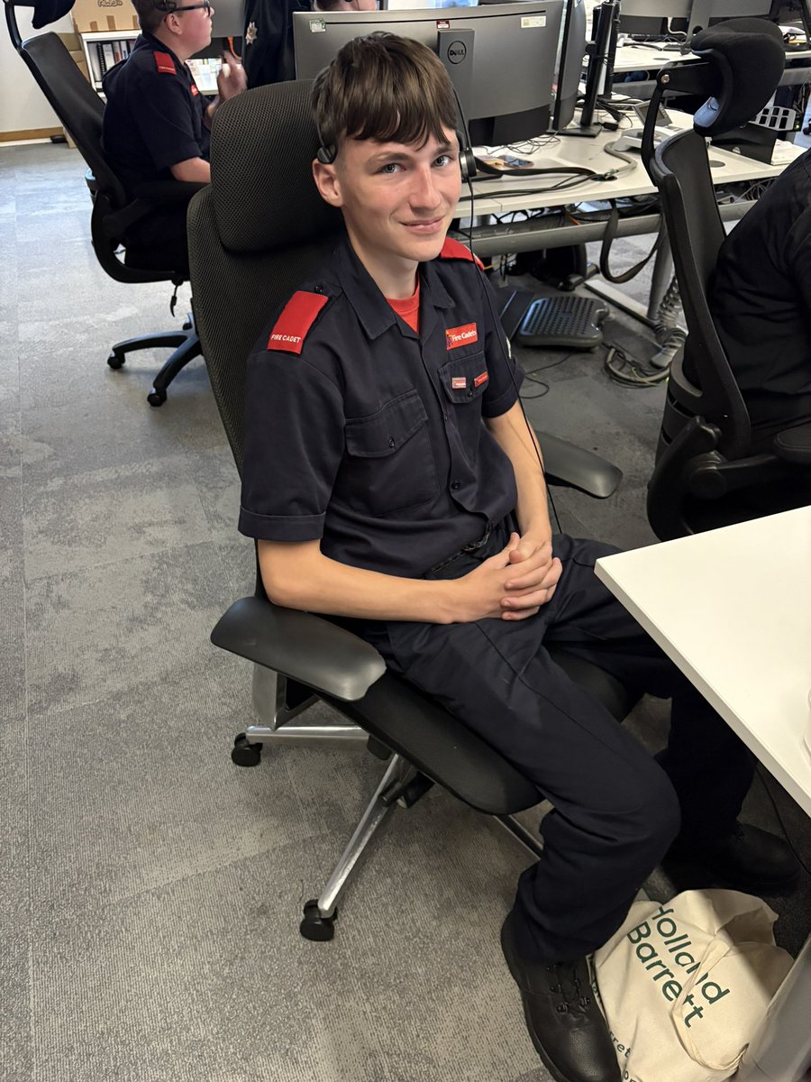 WtonFireCadets's tweet photo. On Saturday, 
Our cadets visited fire control and got an insight into the work they do and how they do it all,

They also went to Bickenhill fire station where they spoke to the technical rescue crews, looked at some equipment and had a go at confined space. 
🚒👌

@WestMidsFire https://t.co/ea7tBSjsqV