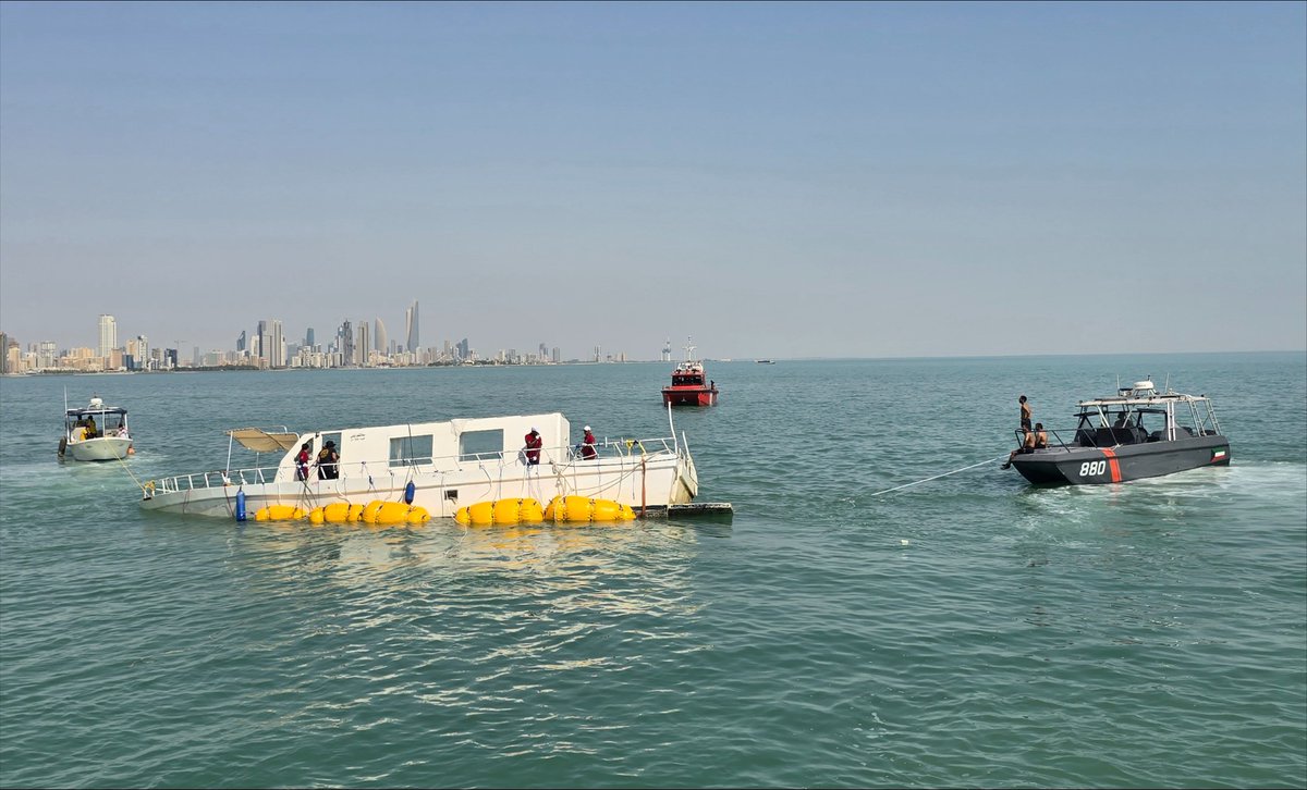 kuna_en's tweet image. #Kuwait Dive Team, operating under the Environmental Voluntary Foundation (EVF), tows a 30-ton vessel off Al-Salmiya&apos;s coast

 kuna.net.kw/ArticleDetails…

#KUNA