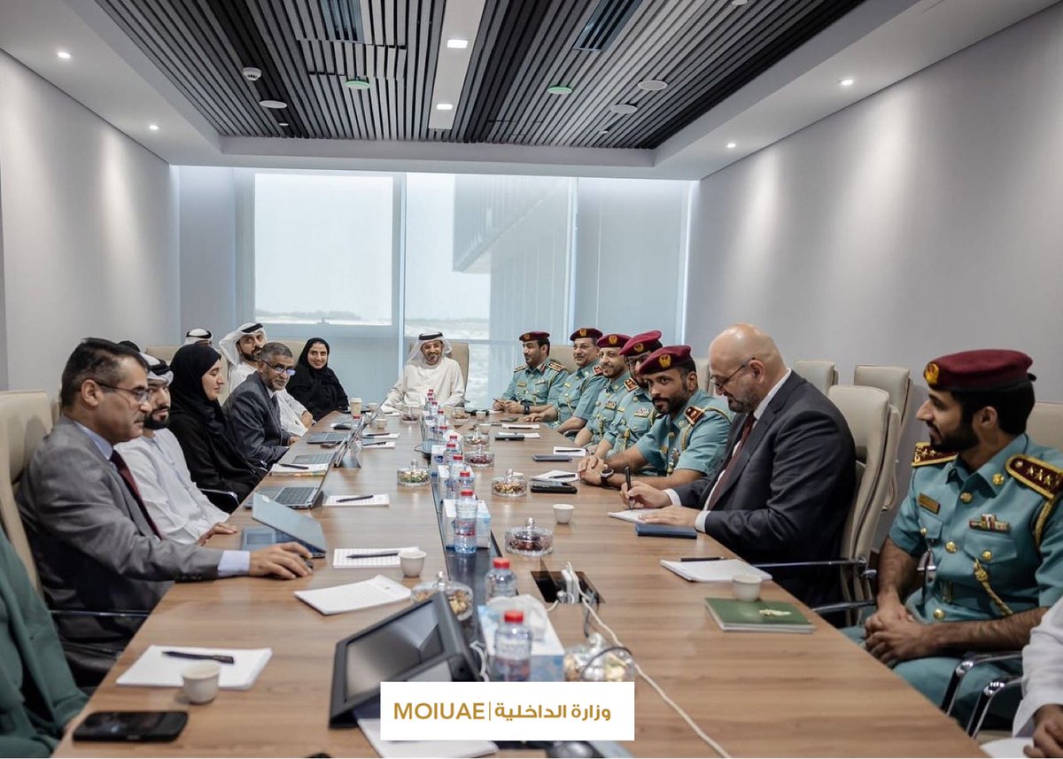 moiuae's tweet image. وزارتي الداخلية والصناعة والتكنولوجيا المتقدمة تبحثان تكامل الأدوار وتعزيز التعاون المشترك
في إطار جهود تعزيز التكامل المؤسسي والارتقاء بمنظومة العمل وتطبيق أفضل الممارسات الداعمة للابتكار في القطاع الحكومي، قام وفد من الإدارة العامة للمؤسسات العقابية والإصلاحية بوزارة الداخلية…