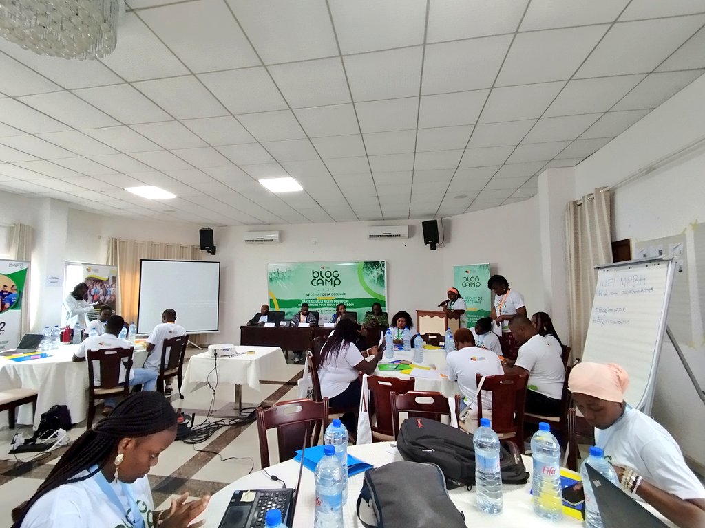 La cérémonie de lancement du #BlogCamp2025,📍Agoué, sur "Santé sexuelle à l'ère des infox : déconstruire pour mieux se protéger". Un tournant décisif qui marque aussi les 10 ans de <a href="/ab_benin/">Blogueurs du Bénin</a> &amp; un engagement social renouvelé. Heureux d'y participer. À suivre...
#BlogueursDuBenin