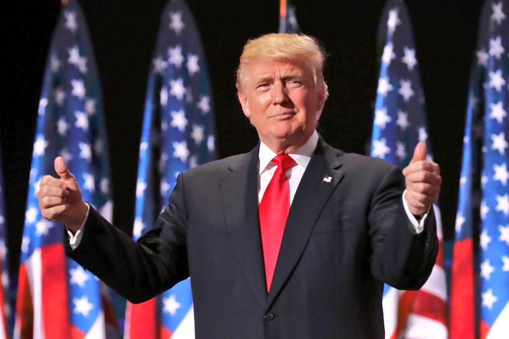 🚨 BREAKING : "Trump annuncia un accordo con l'UE: 750 miliardi di dollari in energia e 600 miliardi di investimenti aggiuntivi negli Stati Uniti"