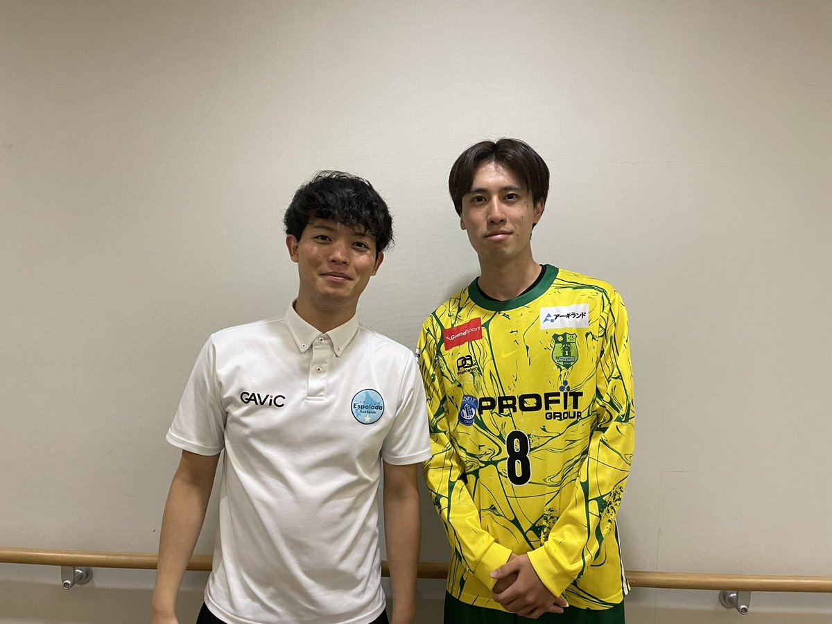 Fリーグ初ゴールはたかしさんのシュートが当たってゴール🤣
お世話になっているたかしさんのボールを決めれてラッキーでした！
推し花を頂いたり、試合中タオルを掲げて貰ったり沢山の応援嬉しいです！
次節も🔥

試合後には大阪成蹊の先輩こーへーくんと📸
#Fリーグ
#ヴォスクオーレ仙台
#大阪成蹊