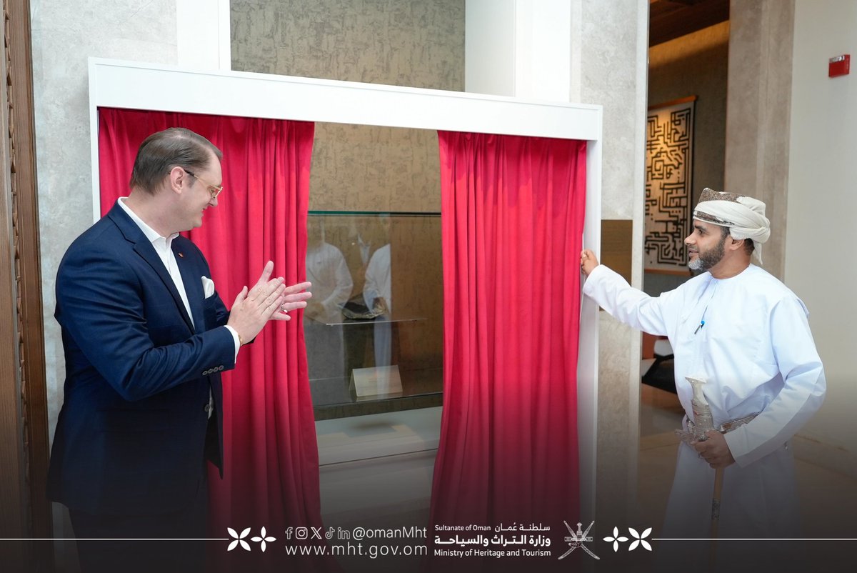 OmanMHT's tweet image. دشنت الوزارة ركن النيازك في فندق ماندارين أورينتال بمسقط لعرض عينات نيزكية نادرة توثق تاريخ "جدّة الحراسيس" وقيمتها العلمية وتعكس رؤية سلطنة عمان في جعل الثقافة والعلوم جزءًا من التجربة السياحية المتكاملة.
#تراث_وسياحة