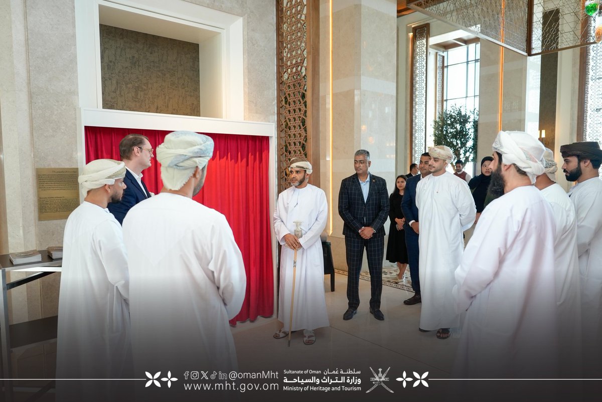 OmanMHT's tweet image. دشنت الوزارة ركن النيازك في فندق ماندارين أورينتال بمسقط لعرض عينات نيزكية نادرة توثق تاريخ "جدّة الحراسيس" وقيمتها العلمية وتعكس رؤية سلطنة عمان في جعل الثقافة والعلوم جزءًا من التجربة السياحية المتكاملة.
#تراث_وسياحة