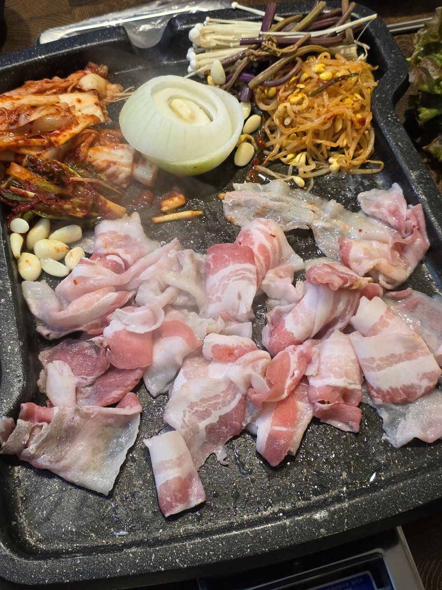 bpenguins_'s tweet image. 냉삼을 먹으러를 옴!!(이게진짜한식이지ㅇㅇ
