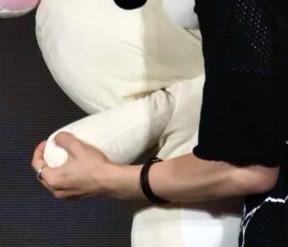 likeyouhee's tweet image. with just a plushie, but look at how gentle Heeseung is holding it (∩˃o˂∩)♡