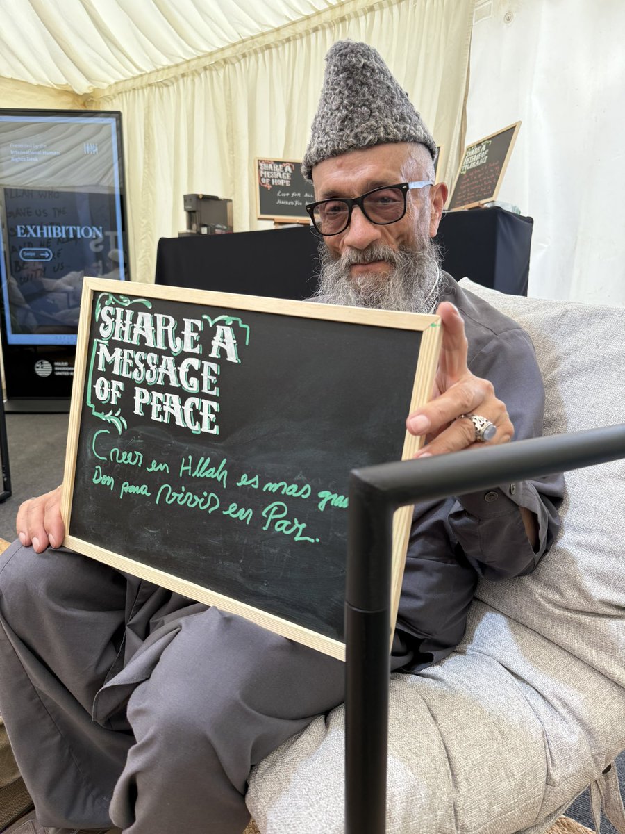 International Human Rights Desk (@ihrdesk) on Twitter photo This year at the <a href="/JalsaUK/">Jalsa Salana UK</a>, the International Human Rights Desk created a series of reflection boards asking guests and attendees to share messages of peace, tolerance, and hope. Here are some of the responses.
A thread 🧵 This year at the <a href="/JalsaUK/">Jalsa Salana UK</a>, the International Human Rights Desk created a series of reflection boards asking guests and attendees to share messages of peace, tolerance, and hope. Here are some of the responses.
A thread 🧵