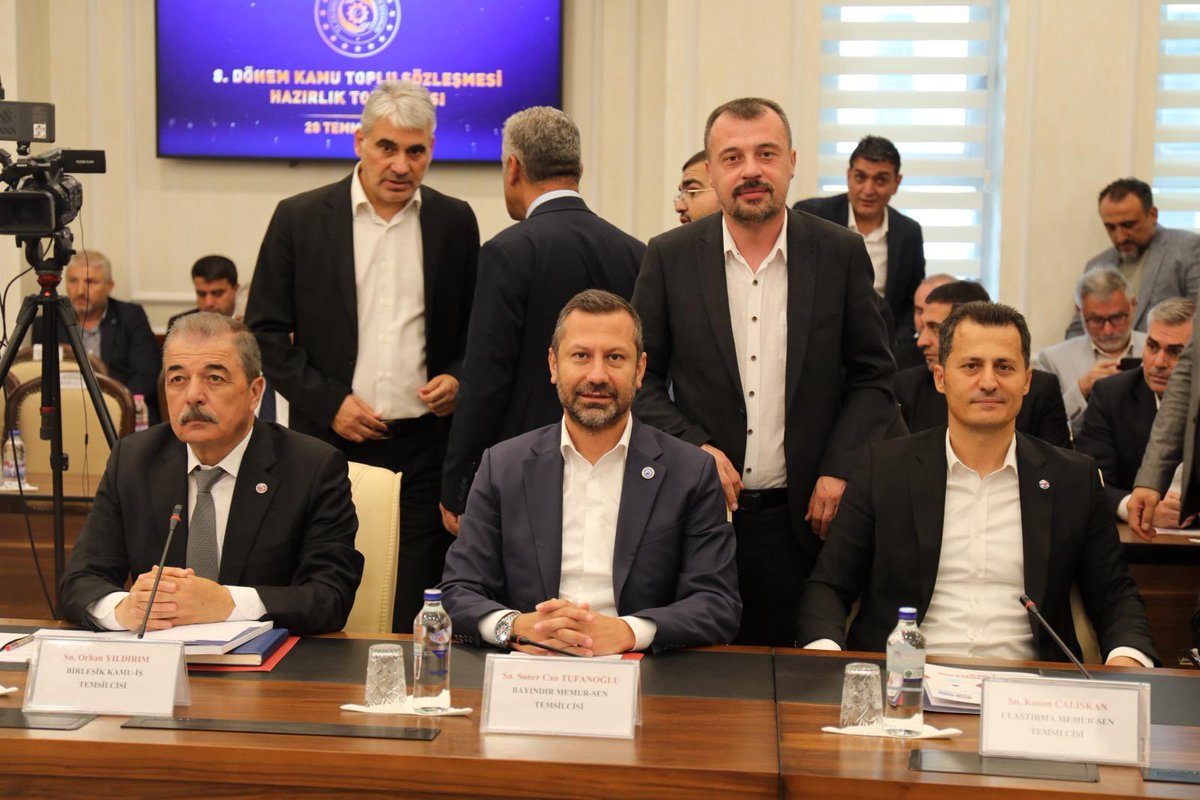 6 milyondan fazla kamu görevlisini ve emeklisinin önümüzdeki iki yıl boyunca ekonomik, sosyal ve özlük haklarının belirleneceği 8. Dönem Toplu Sözleşme, bugün Çalışma ve Sosyal Güvenlik Bakanlığı’nda gerçekleştirilen ilk toplantı ile başladı.