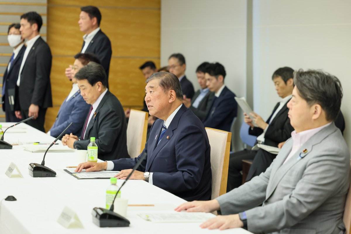 経済財政諮問会議を開催し、今後の検討課題を確認しました。変化する国際秩序に対応して我が国が取るべき中長期的な戦略、当面の経済財政運営、賃上げを起点とした成長型経済の実現、そして、人口減少下における持続可能な経済社会の構築に向けた重要な取組について、今後議論を深めてまいります。