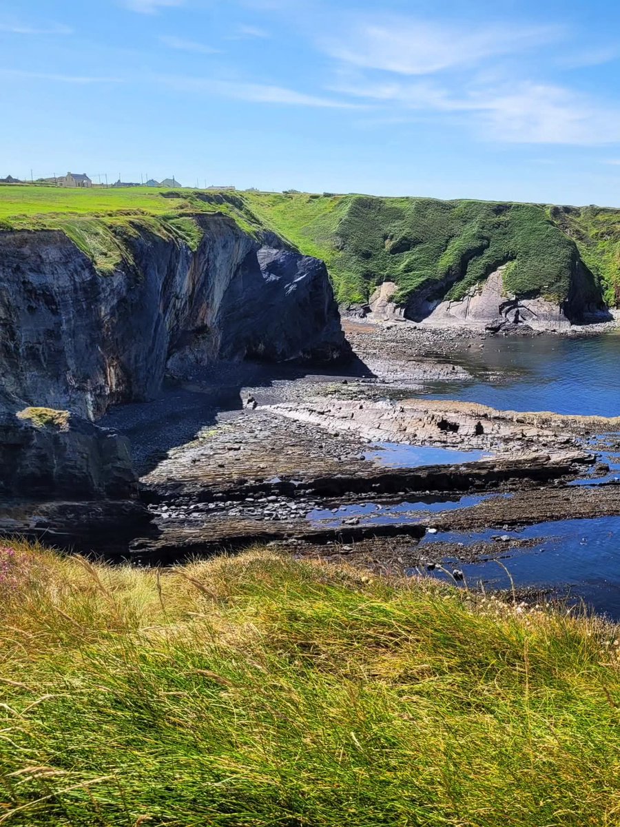 ThisIsIreland3's tweet photo. Bromore Cliffs and Devil's Castle👹🌊
📍Co. Kerry - Ireland 🇮🇪
📸 Monika P. Photography
#Bromorecliffs #Ballybunion #Kerry #Ireland #Wildatlanticway #Summer https://t.co/9eLRkXbIlk