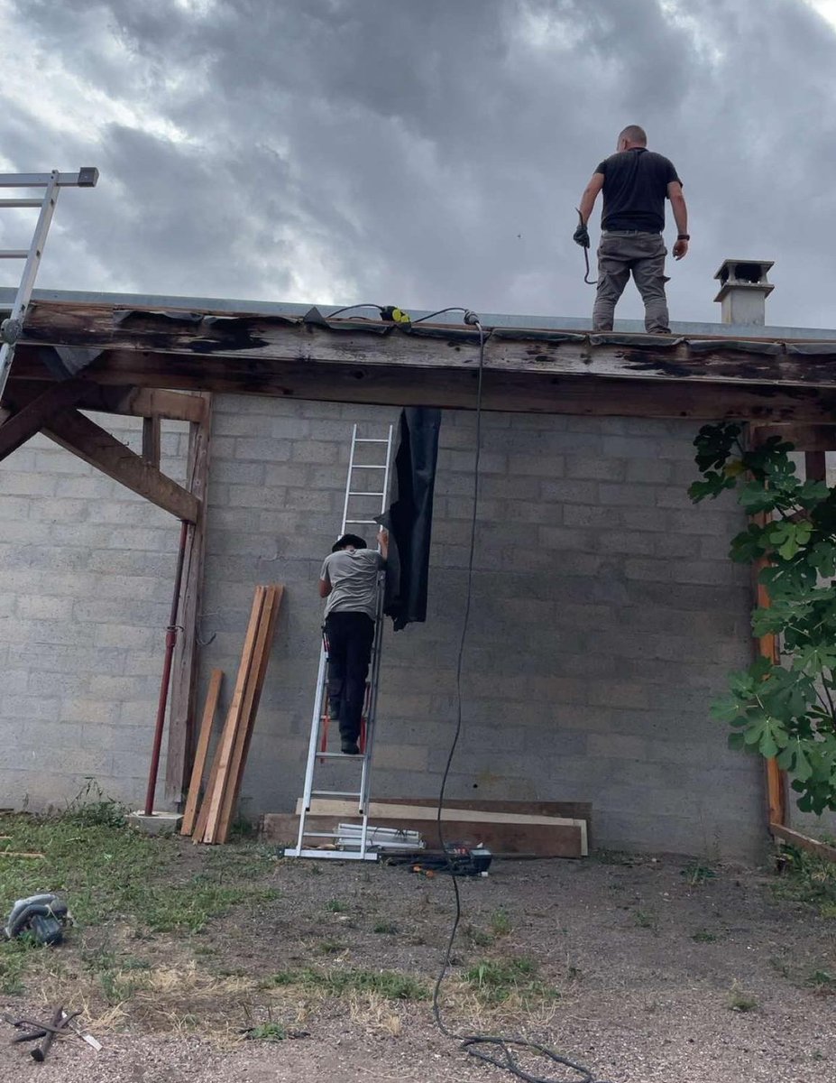 #nosartisansontdutalent 
il y a quoi qui "cloche" sur cette photo ? pas d'IA juste une visite de chantier ... bon pas fini ok, mais ...