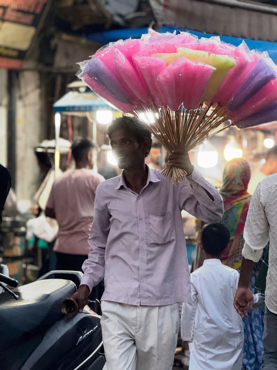 thedelhiwalla's tweet image. His right hand ringing the bell… Santosh ji, a cotton candy seller