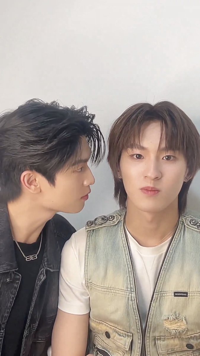tcwonxq's tweet image. ยอมรับมาเหอะว่าชอบเขาไม่แพ้กัน 🙂‍↔️