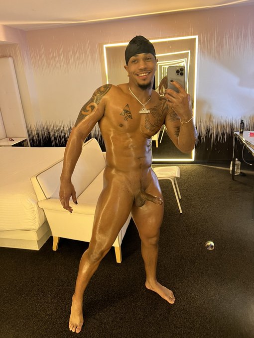 Watch 🇸🇽Burgundy🇻🇮 📍Houson📍's leaked NSFW photo on TwXstars