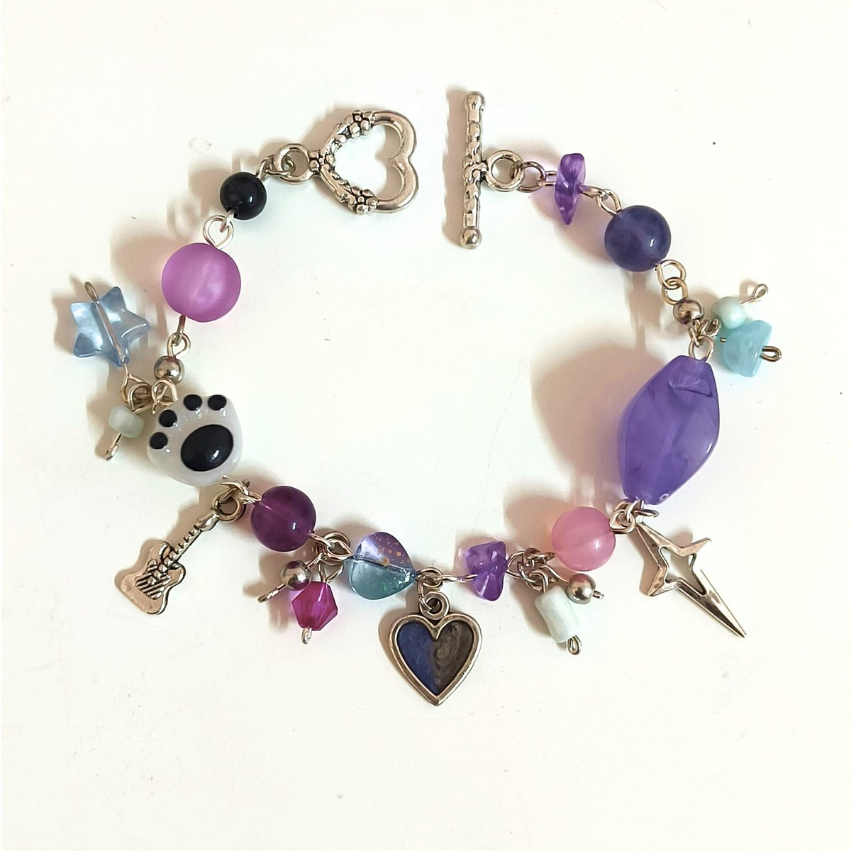 💟140฿ ส่งฟรี*
มีเส้นเดียวค้าบ ตรงกลางเป็นจี้เรซิ่น 
-คอมเม้นว่าซื้อหรือทักแชทมาได้เลยคับ🙏❤️
-สั่งทำกำไลของตัวเองทักแชท

#กําไลข้อมือ #กำไล #สร้อยข้อมือ #เครื่องประดับ