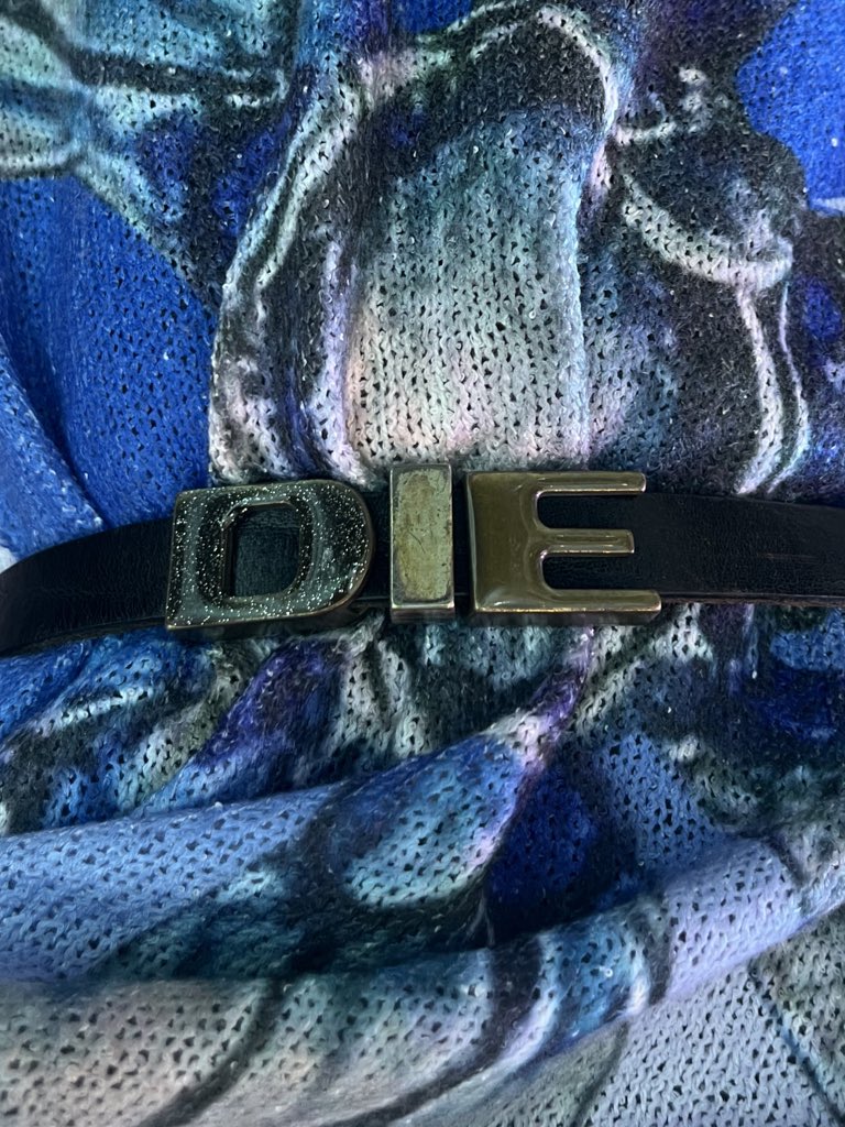 dakkotite's tweet image. Die(死ぬ)ベルトつけてる